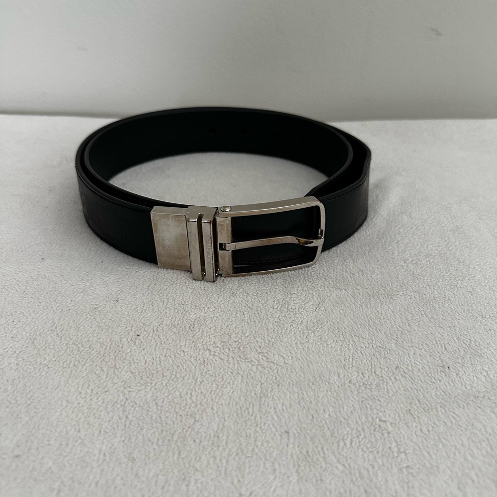 Louis Vuitton men’s leather signature belt size 36.
